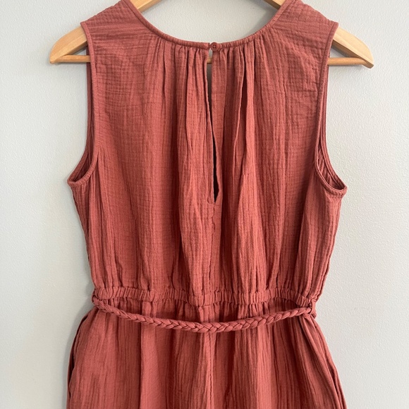 Universal Thread Women’s Gauzy Pull-on Sleeveless Jumpsuit Size Small Belted - Picture 7 of 8